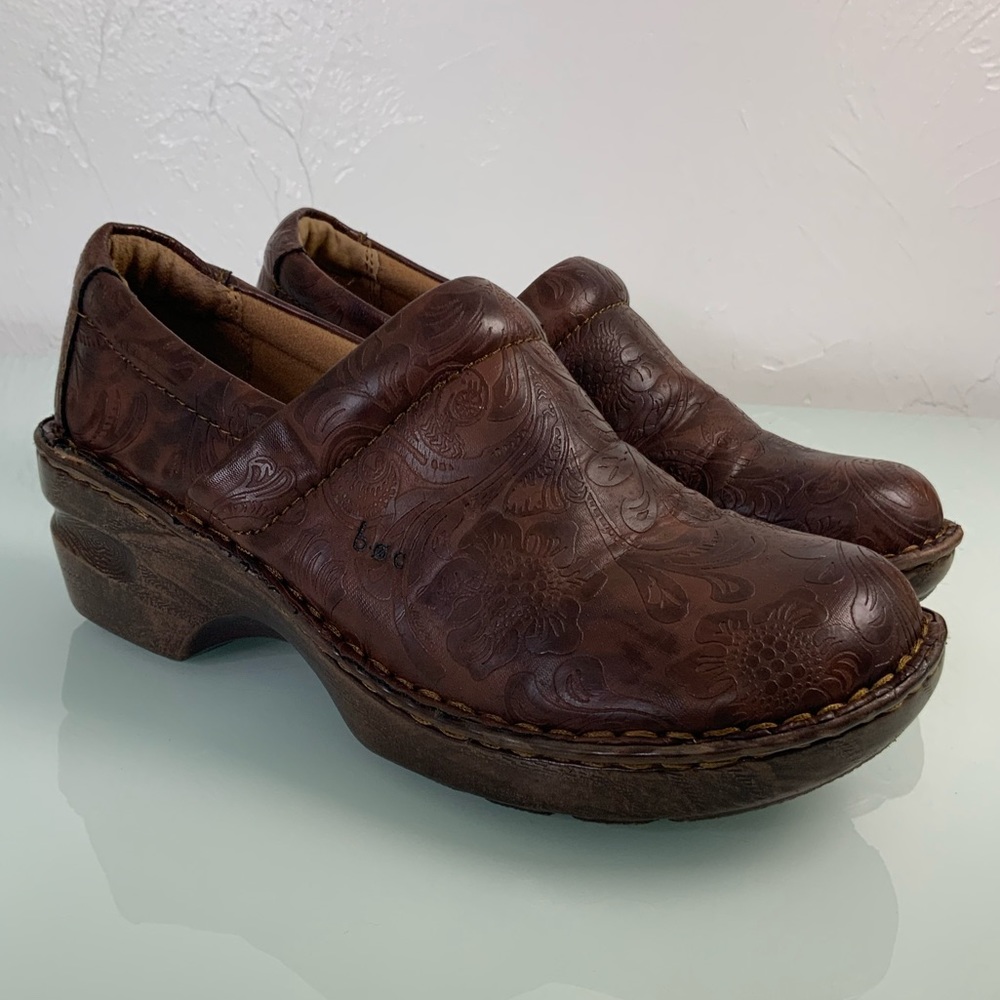 boc Born Peggy Embossed Vegan leather slip on clogs mules women size 8.5 EUC